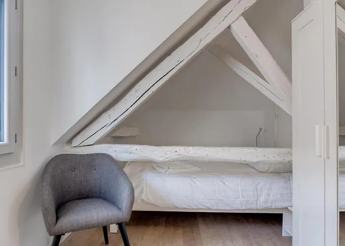 L'atypique - Echappee Sous Les Toits *